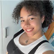 Me defino como una persona empática y con ganas de compartir conocimientos. Doy clases de castellano y catalán (todas las edades).